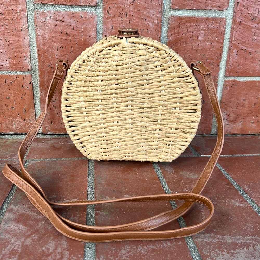 Small wicker purse